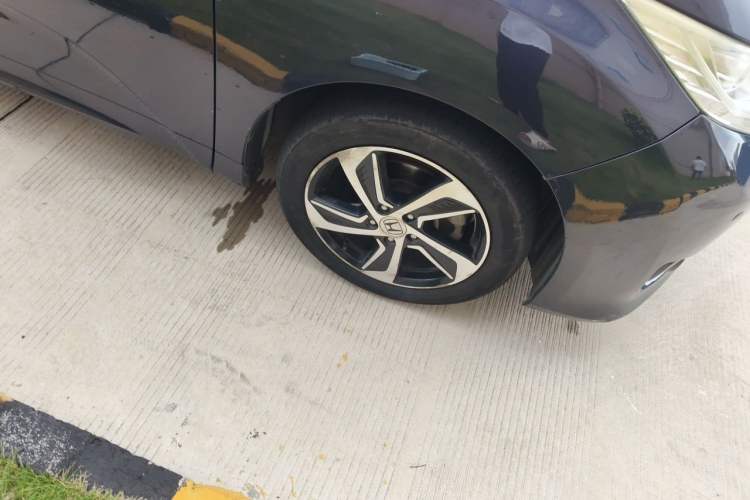 Used Honda Odyssey 2015 2.4L Luxury Edition Right Front Wheel Hub