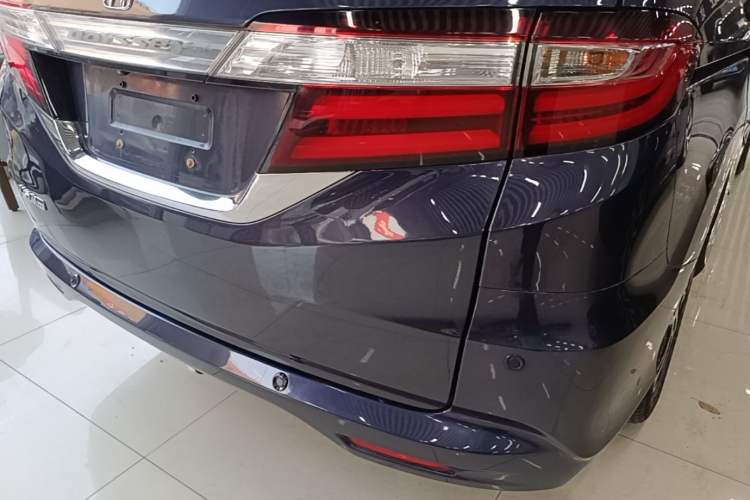 Used Honda Odyssey 2015 2.4L Smart Edition Right Rear Taillight