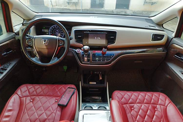 Used Honda Odyssey 2015 2.4L Luxury Edition Center Console