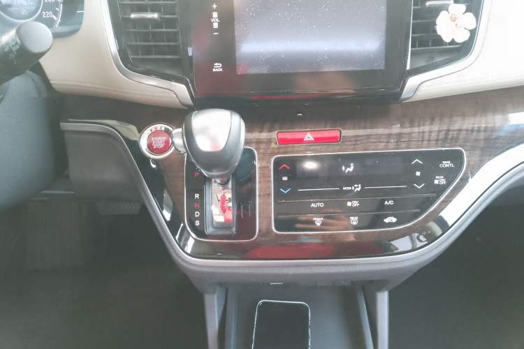 Used Honda Odyssey 2015 2.4L Smart Edition Gear Lever