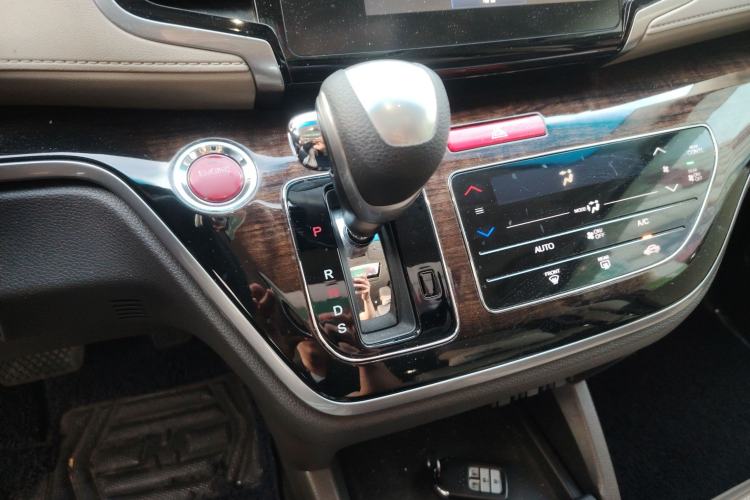 Used Honda Odyssey 2015 2.4L Smart Edition Gear Lever