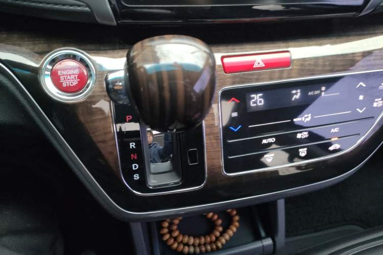 Used Honda Odyssey 2015 2.4L Smart Edition Gear Lever