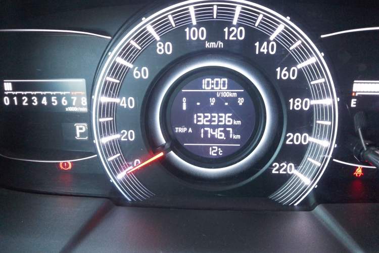 Used Honda Odyssey 2015 2.4L Smart Edition Odometer Close Up