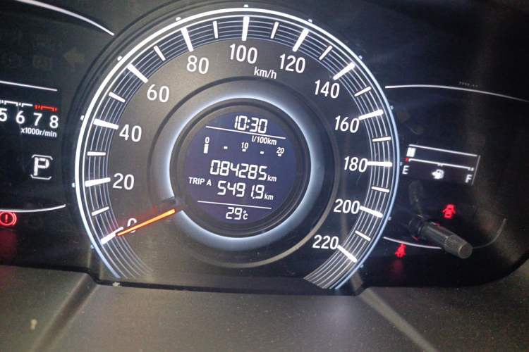 Used Honda Odyssey 2015 2.4L Smart Edition Odometer Close Up