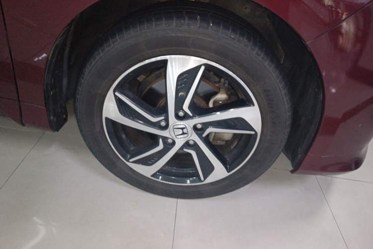 Used Honda Odyssey 2015 2.4L Smart Edition Right Front Wheel Hub