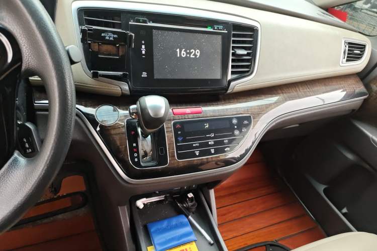 Used Honda Odyssey 2015 Revised Version 2.4L Comfort Edition Audio And AC Panel