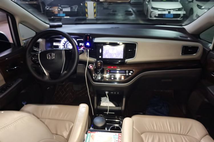 Used Honda Odyssey 2015 2.4L Luxury Edition Center Console