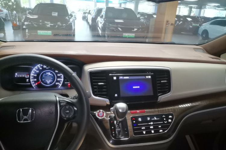 Used Honda Odyssey 2015 Updated Version 2.4L Smart Edition Center Console