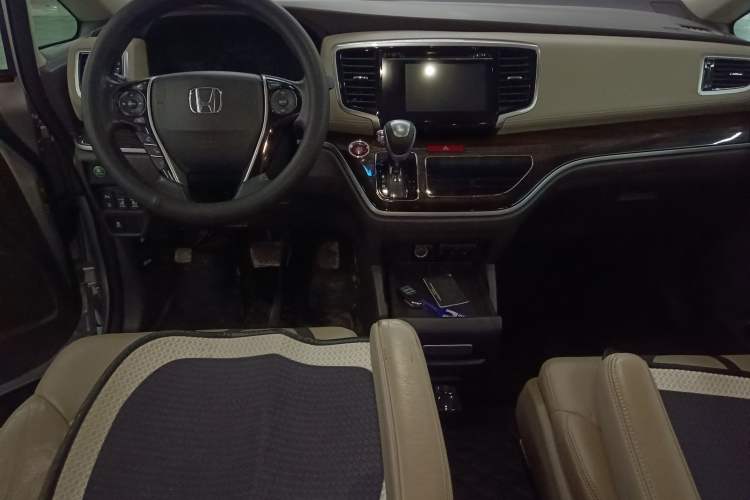 Used Honda Odyssey 2015 2.4L Smart Edition Center Console