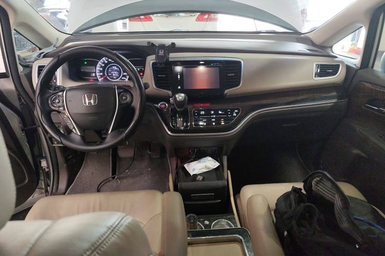 Used Honda Odyssey 2015 2.4L Smart Edition Center Console