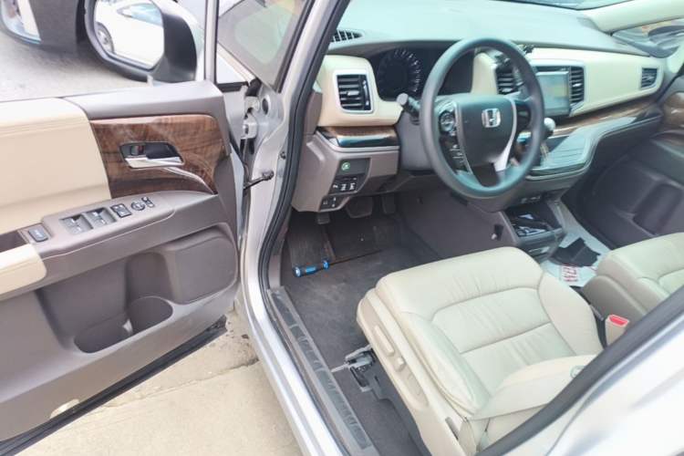 Used Honda Odyssey 2015 Revised 2.4L Luxury Edition Driver Seat