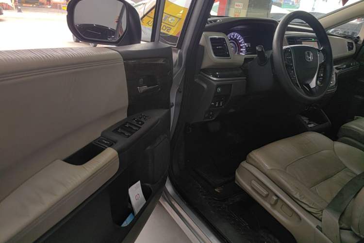 Used Honda Odyssey 2015 Revised 2.4L Luxury Edition Driver Seat
