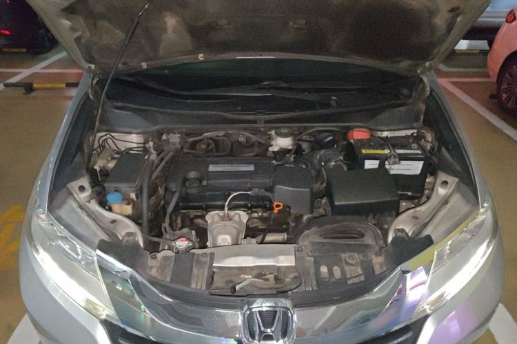Used Honda Odyssey 2015 2.4L Supreme Edition Engine Bay