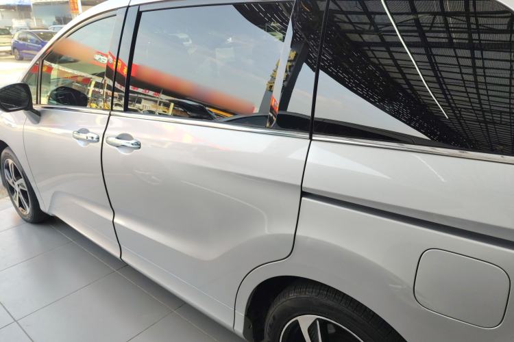Used Honda Odyssey 2015 Updated Version 2.4L Smart Edition Exterior 3