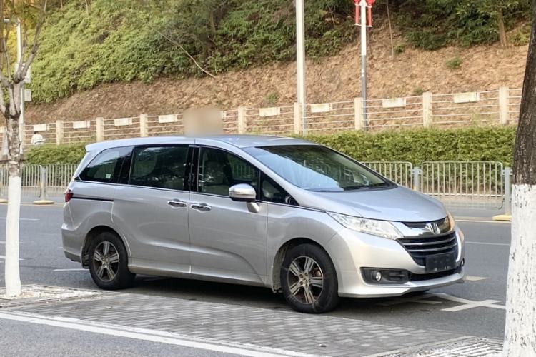 Used Honda Odyssey 2015 Revised Version 2.4L Comfort Edition Exterior 4