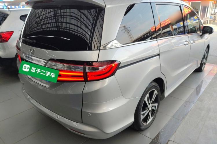 Used Honda Odyssey 2015 Updated Version 2.4L Smart Edition Exterior 5