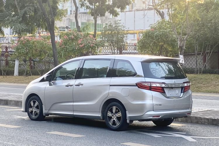 Used Honda Odyssey 2015 Revised Version 2.4L Comfort Edition Exterior 6