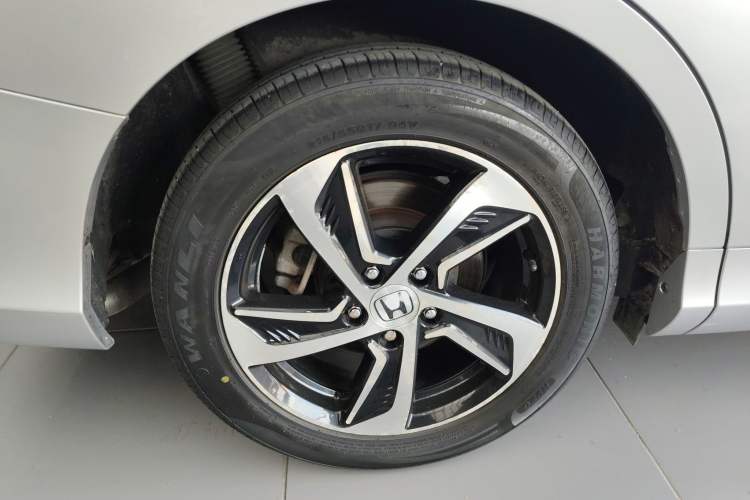 Used Honda Odyssey 2015 Updated Version 2.4L Smart Edition Exterior 8
