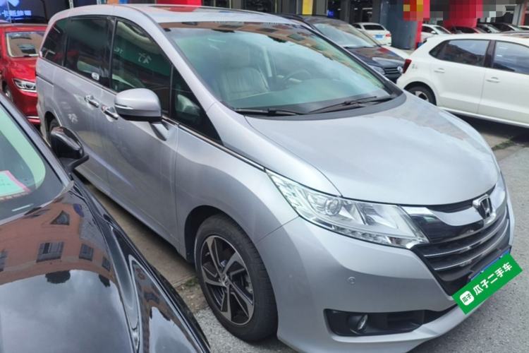 Used Honda Odyssey 2015 Revised 2.4L Luxury Edition Front Right 45 Deg