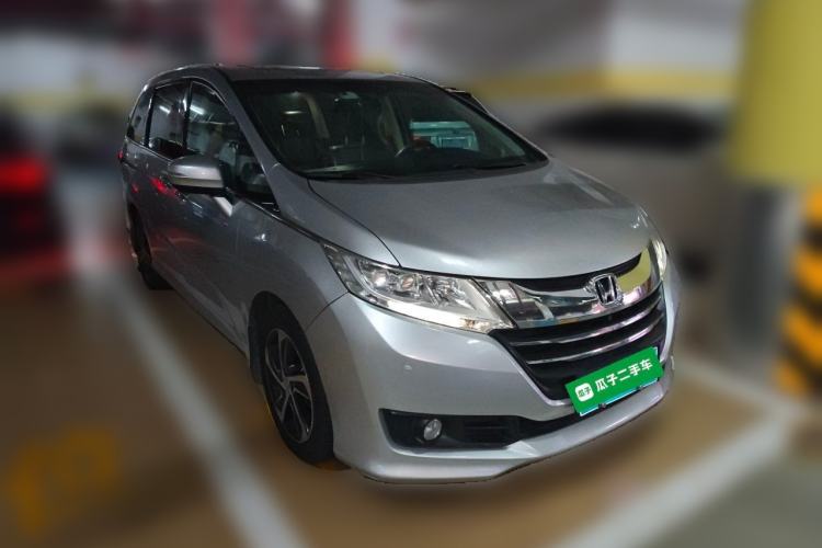 Used Honda Odyssey 2015 2.4L Supreme Edition Front Right 45 Deg