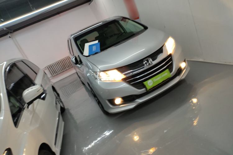 Used Honda Odyssey 2015 2.4L Luxury Edition Front Right 45 Deg