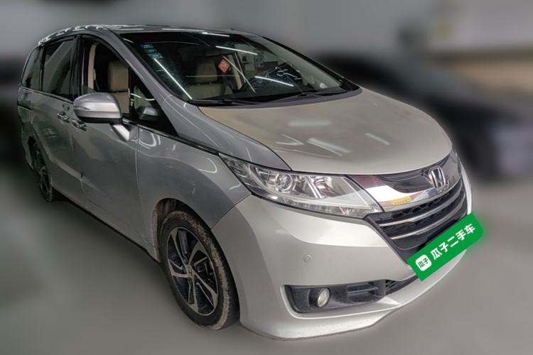 Used Honda Odyssey 2015 Revised 2.4L Luxury Edition Front Right 45 Deg
