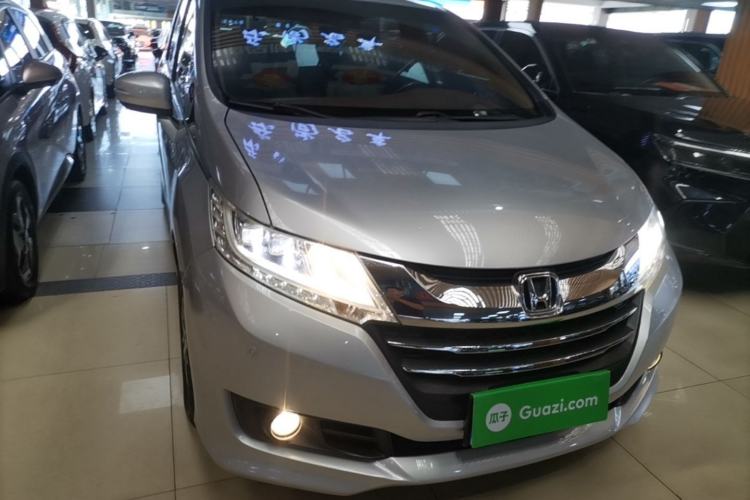 Used Honda Odyssey 2015 Updated Version 2.4L Smart Edition Front Right 45 Deg