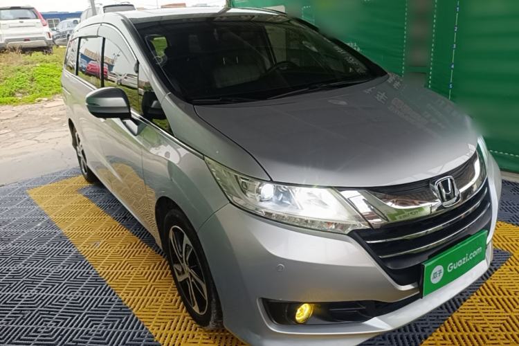 Used Honda Odyssey 2015 2.4L Luxury Edition Front Right 45 Deg
