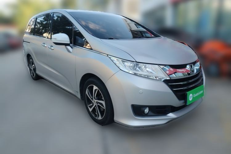 Used Honda Odyssey 2015 2.4L Luxury Edition Front Right 45 Deg