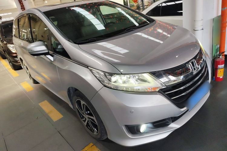 Used Honda Odyssey 2015 2.4L Smart Edition Front Right 45 Deg