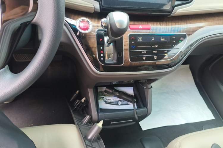 Used Honda Odyssey 2015 Revised 2.4L Luxury Edition Gear Lever
