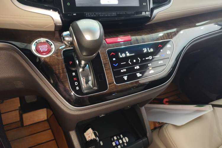 Used Honda Odyssey 2015 Revised Version 2.4L Supreme Edition Gear Lever