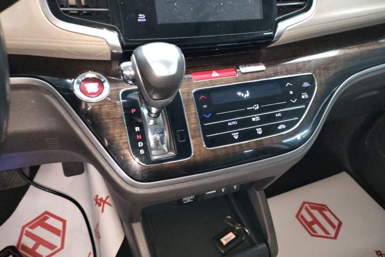 Used Honda Odyssey 2015 2.4L Luxury Edition Gear Lever