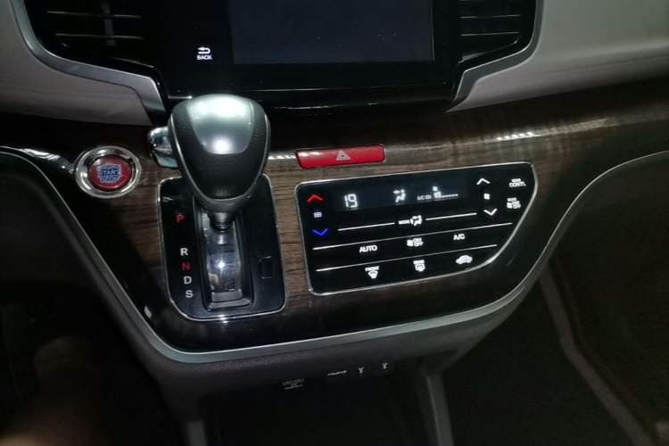 Used Honda Odyssey 2015 Updated Version 2.4L Smart Edition Gear Lever