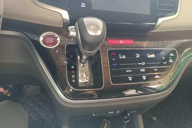 Used Honda Odyssey 2015 2.4L Luxury Edition Gear Lever