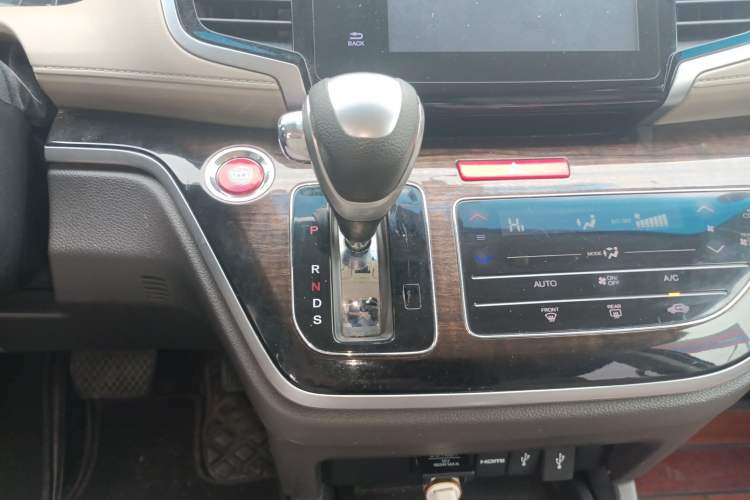 Used Honda Odyssey 2015 2.4L Smart Edition Gear Lever