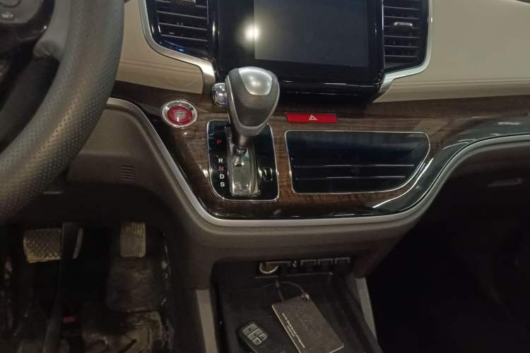 Used Honda Odyssey 2015 2.4L Smart Edition Gear Lever