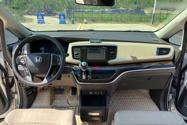 Used Honda Odyssey 2015 Revised 2.4L Luxury Edition Interior 1