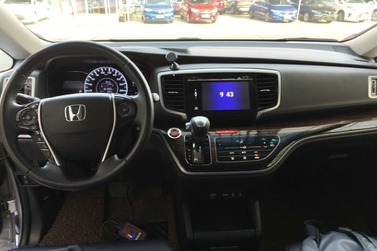 Used Honda Odyssey 2015 Updated Version 2.4L Smart Edition Interior 2