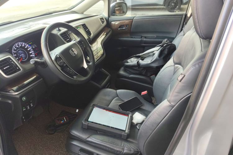 Used Honda Odyssey 2015 Updated Version 2.4L Smart Edition Interior 3