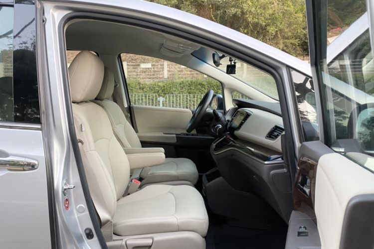 Used Honda Odyssey 2015 Revised Version 2.4L Comfort Edition Interior 3