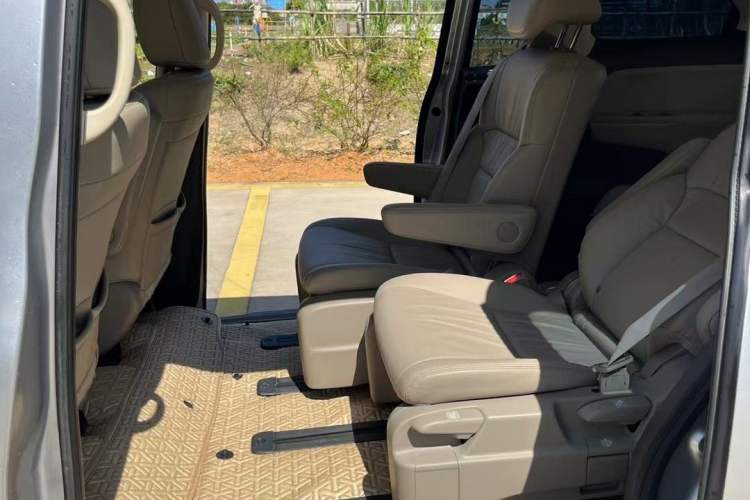 Used Honda Odyssey 2015 Revised 2.4L Luxury Edition Interior 3