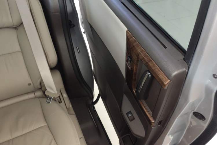 Used Honda Odyssey 2015 Revised Version 2.4L Supreme Edition Interior 8