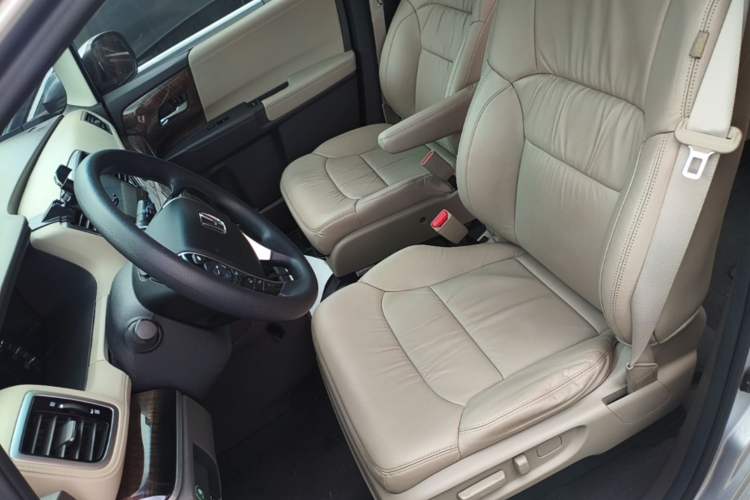 Used Honda Odyssey 2015 Revised 2.4L Luxury Edition Left Front Seat