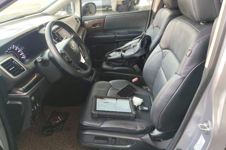 Used Honda Odyssey 2015 Updated Version 2.4L Smart Edition Left Front Seat