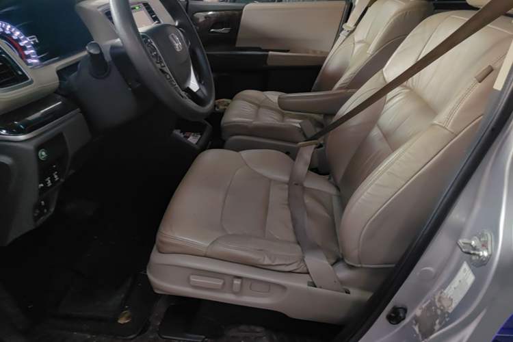 Used Honda Odyssey 2015 Revised 2.4L Luxury Edition Left Front Seat