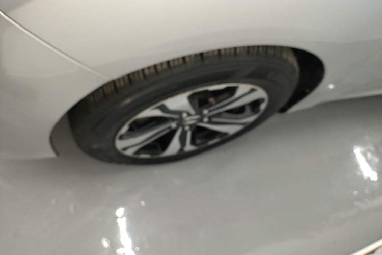 Used Honda Odyssey 2015 2.4L Luxury Edition Left Front Wheel Hub