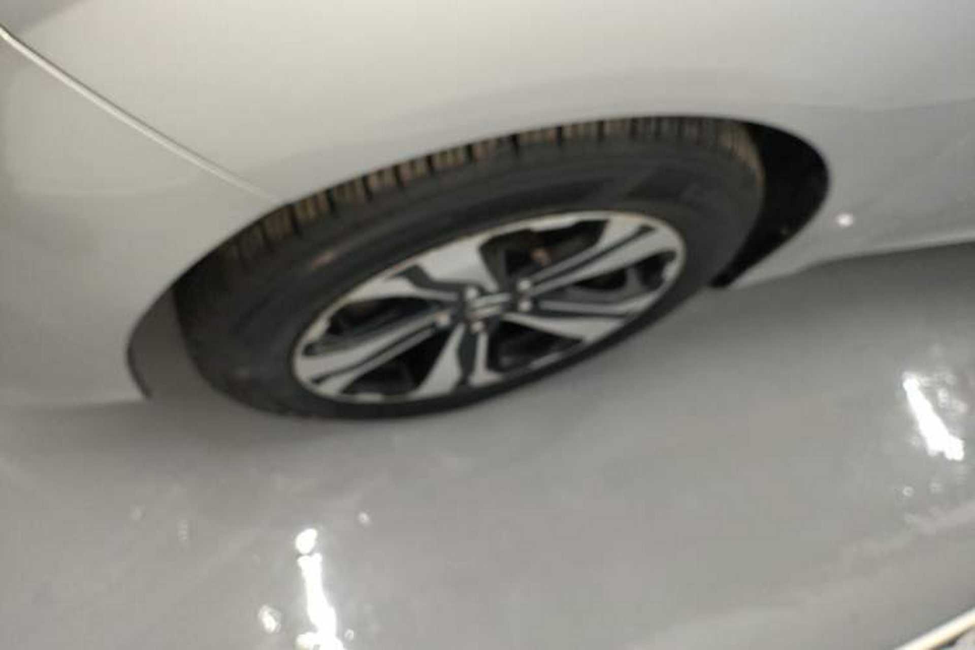 Used Honda Odyssey 2015 2.4L Luxury Edition Left Front Wheel Hub