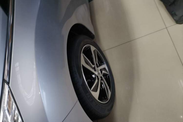 Used Honda Odyssey 2015 Updated Version 2.4L Smart Edition Left Front Wheel Hub