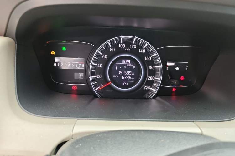 Used Honda Odyssey 2015 Revised Version 2.4L Comfort Edition Odometer Close Up